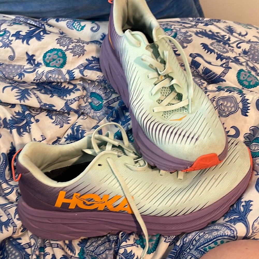 Women’s hokas size 12, purple combo running shoes. Lots of life left.